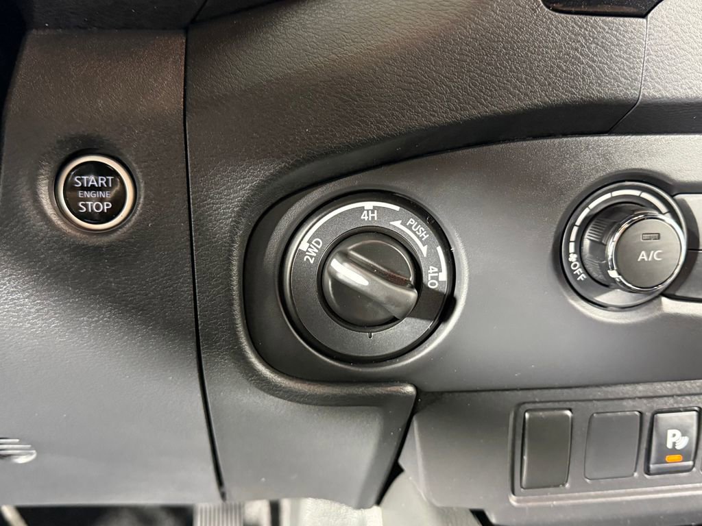 Used 2023 Nissan Frontier SV w/ Midnight Edition Package image 21