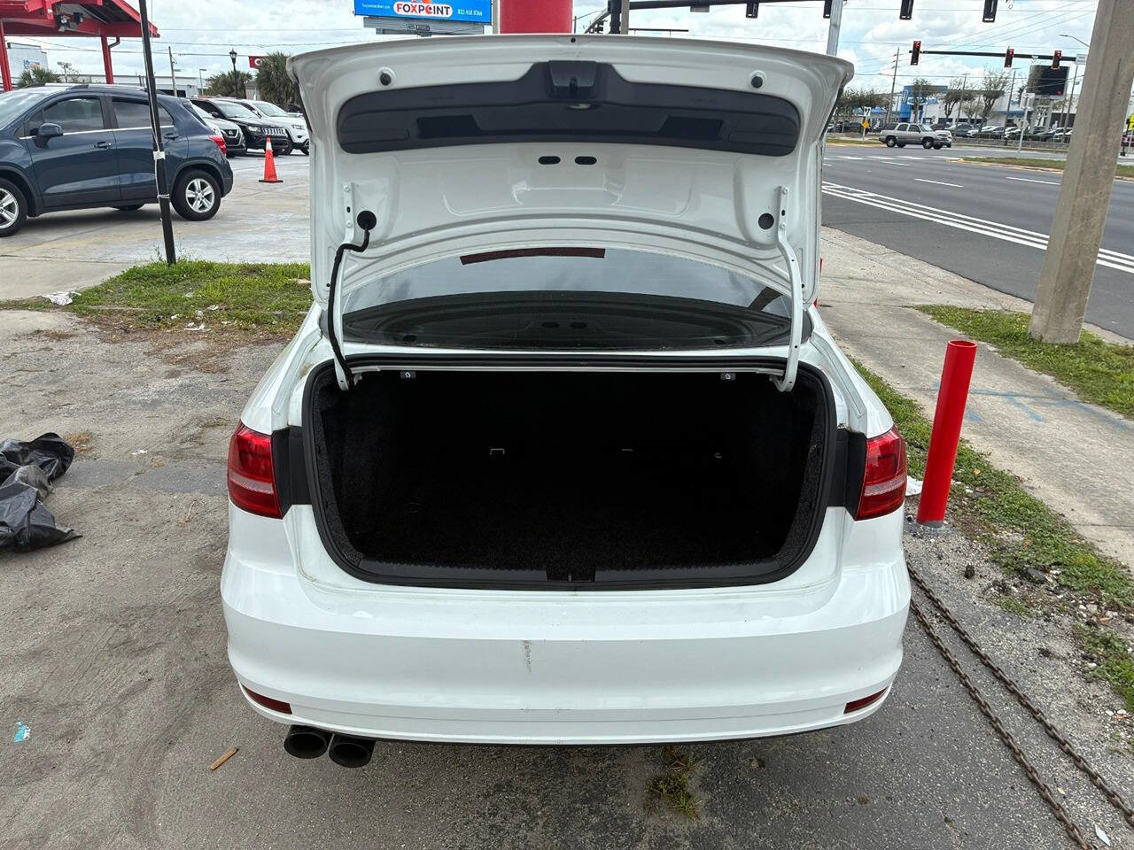 Used 2015 Volkswagen Jetta S image 9