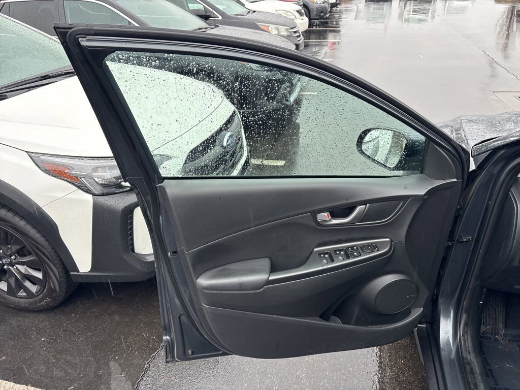 Used 2021 Hyundai Kona Limited image 18