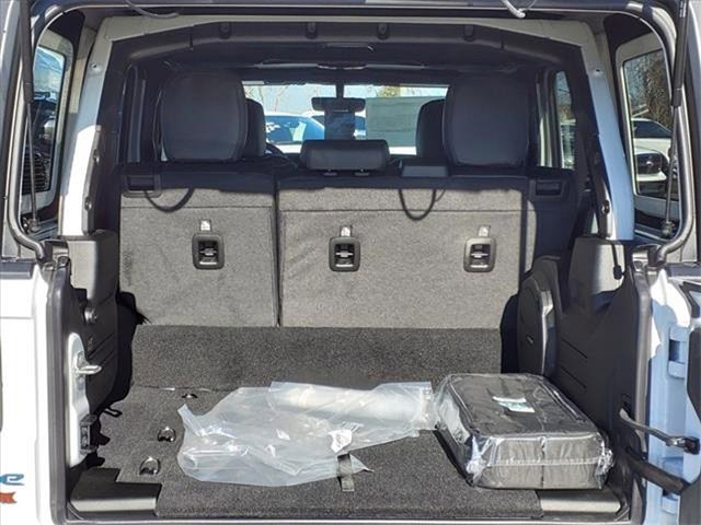 New 2023 Jeep Wrangler Unlimited Rubicon 4xe w/ Cold Weather Group image 11