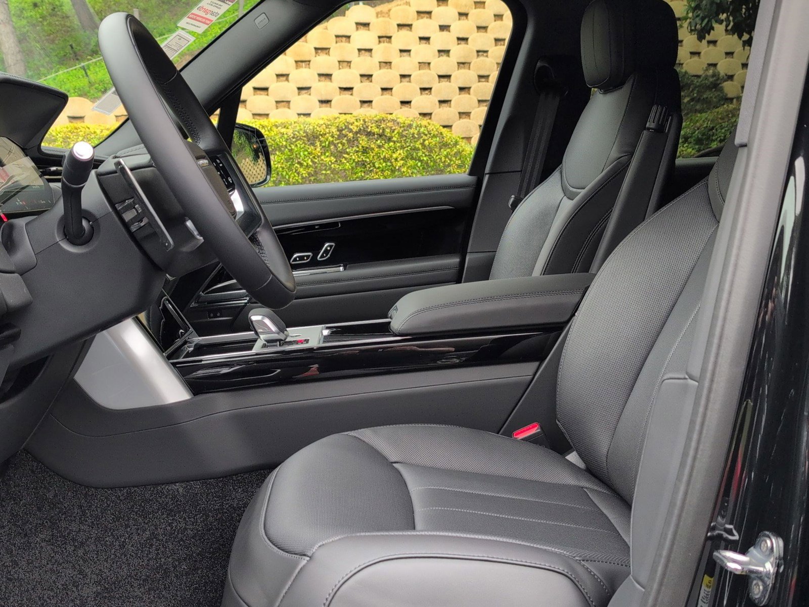 New 2025 Land Rover Range Rover SE image 6