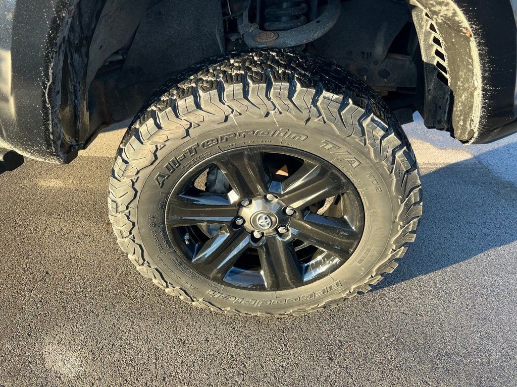 Used 2018 Toyota Tacoma Limited image 11
