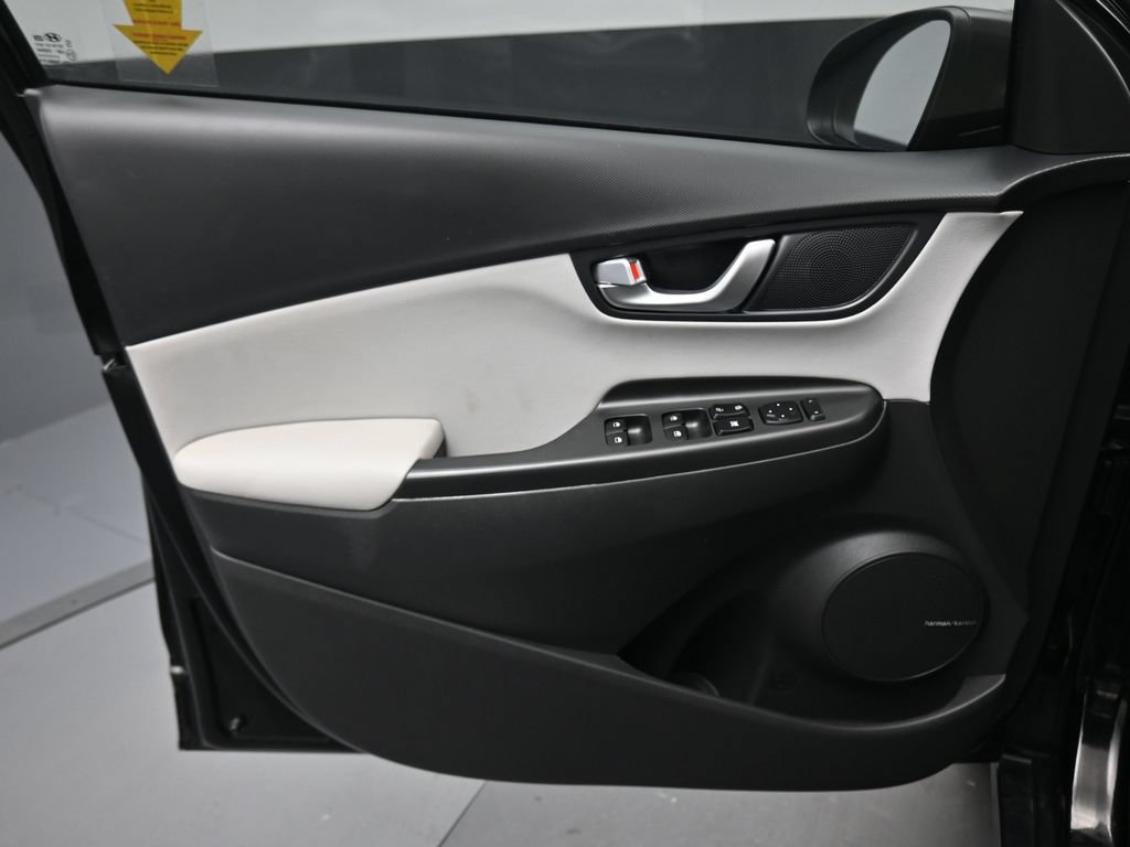 Used 2023 Hyundai Kona Limited w/ Cargo Package FWD image 9