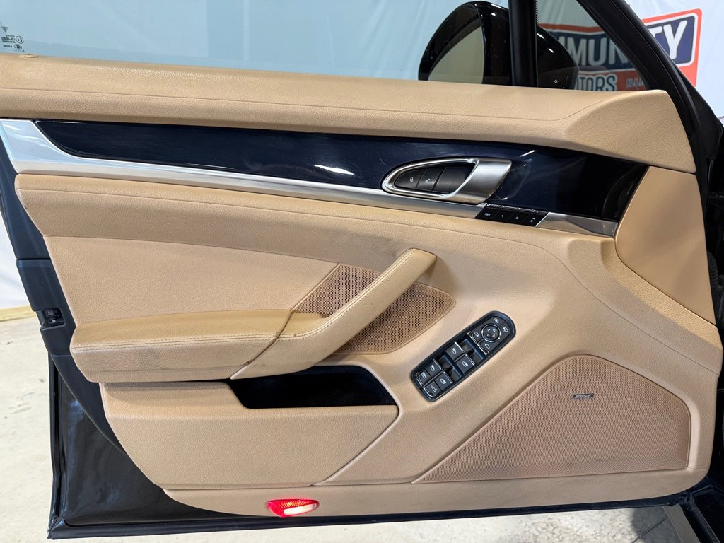 Used 2014 Porsche Panamera image 16