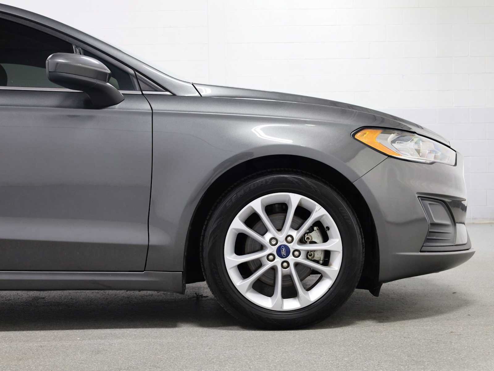 Used 2019 Ford Fusion SE FWD image 11