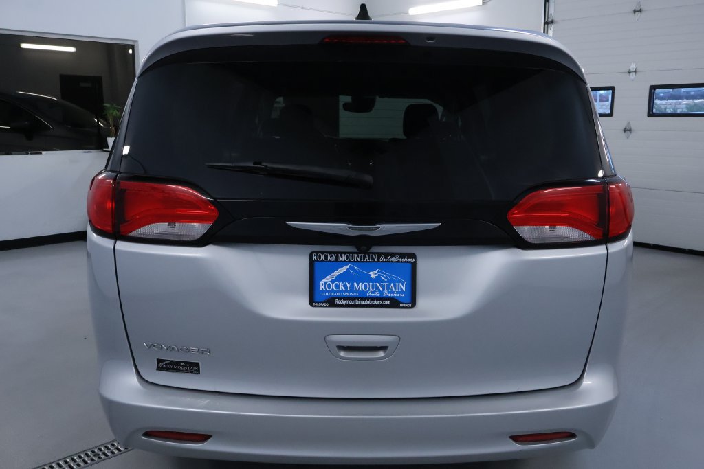 Used 2023 Chrysler Voyager LX FWD image 6