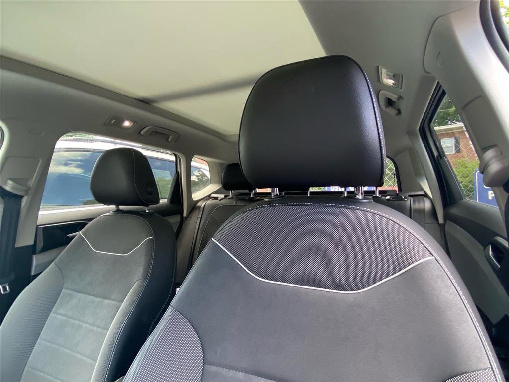 Certified 2023 Volkswagen Taos SE w/ Panoramic Sunroof Package FWD image 10