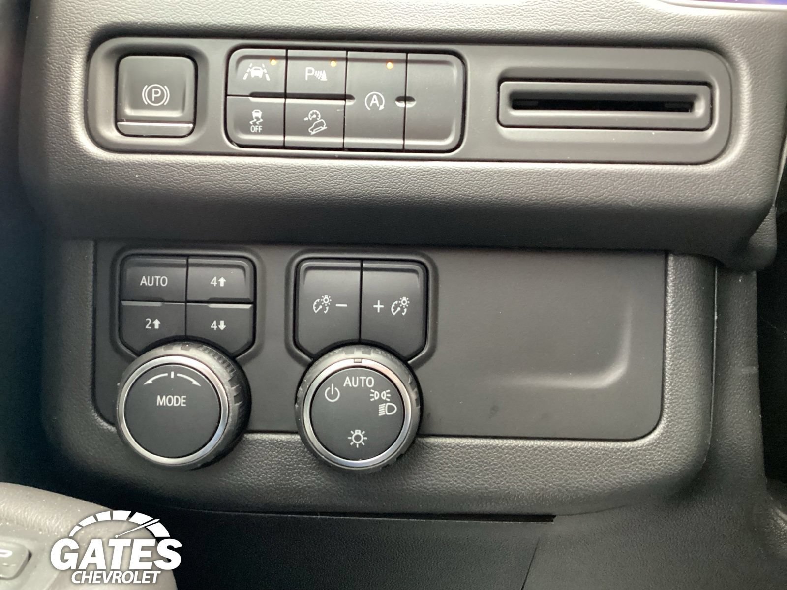 Used 2024 Chevrolet Tahoe Premier AWD/4WD image 26