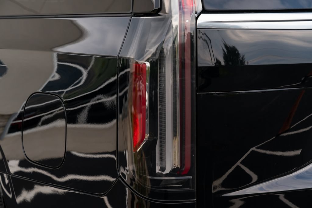 Used 2022 Cadillac Escalade ESV Premium Luxury AWD/4WD image 18