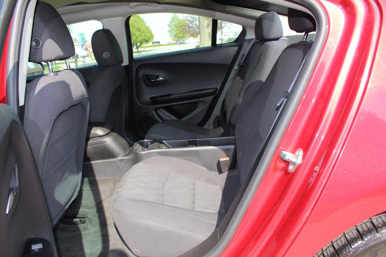 Used 2015 Chevrolet Volt FWD image 30