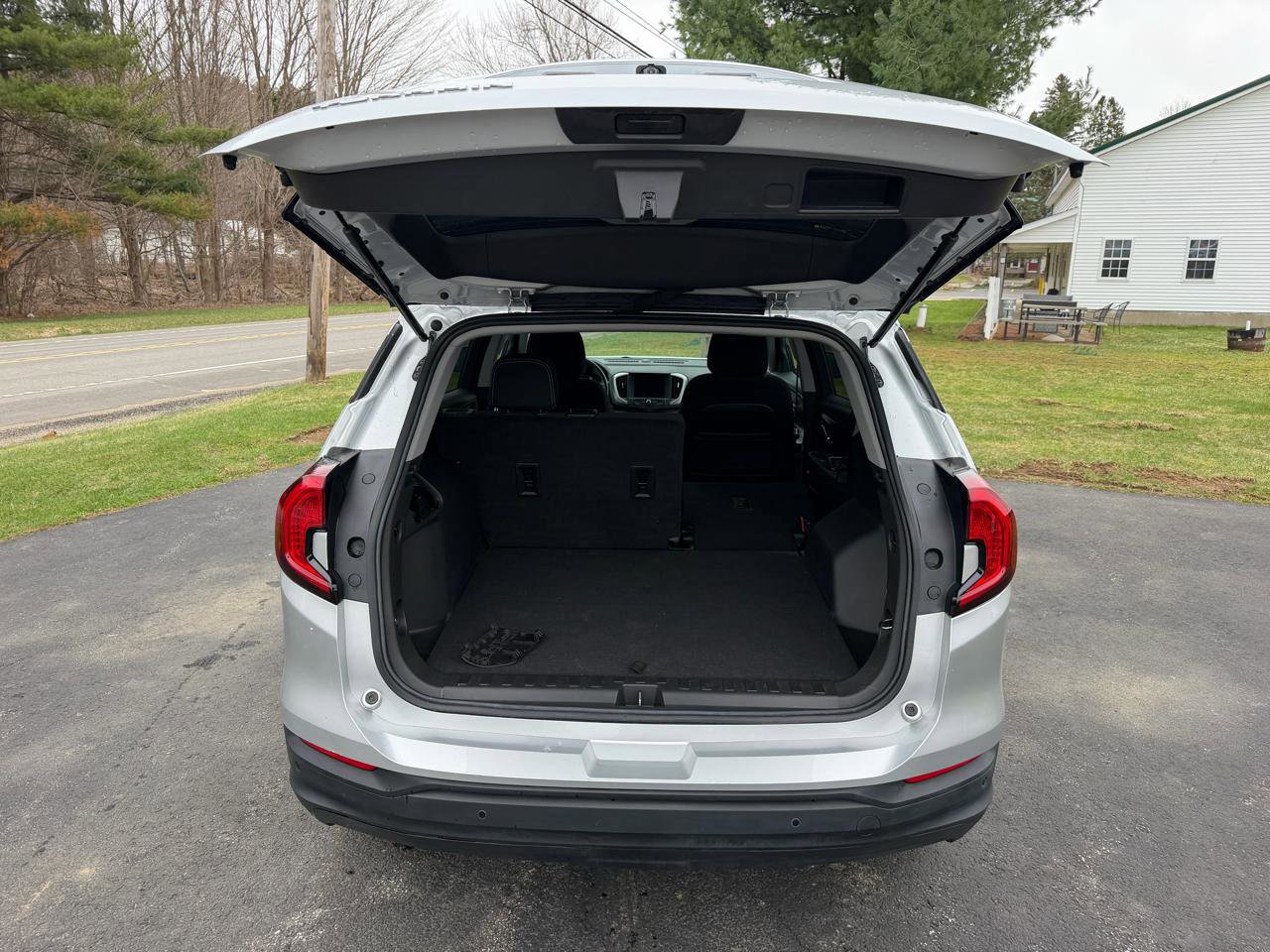 Used 2022 GMC Terrain SLE image 16