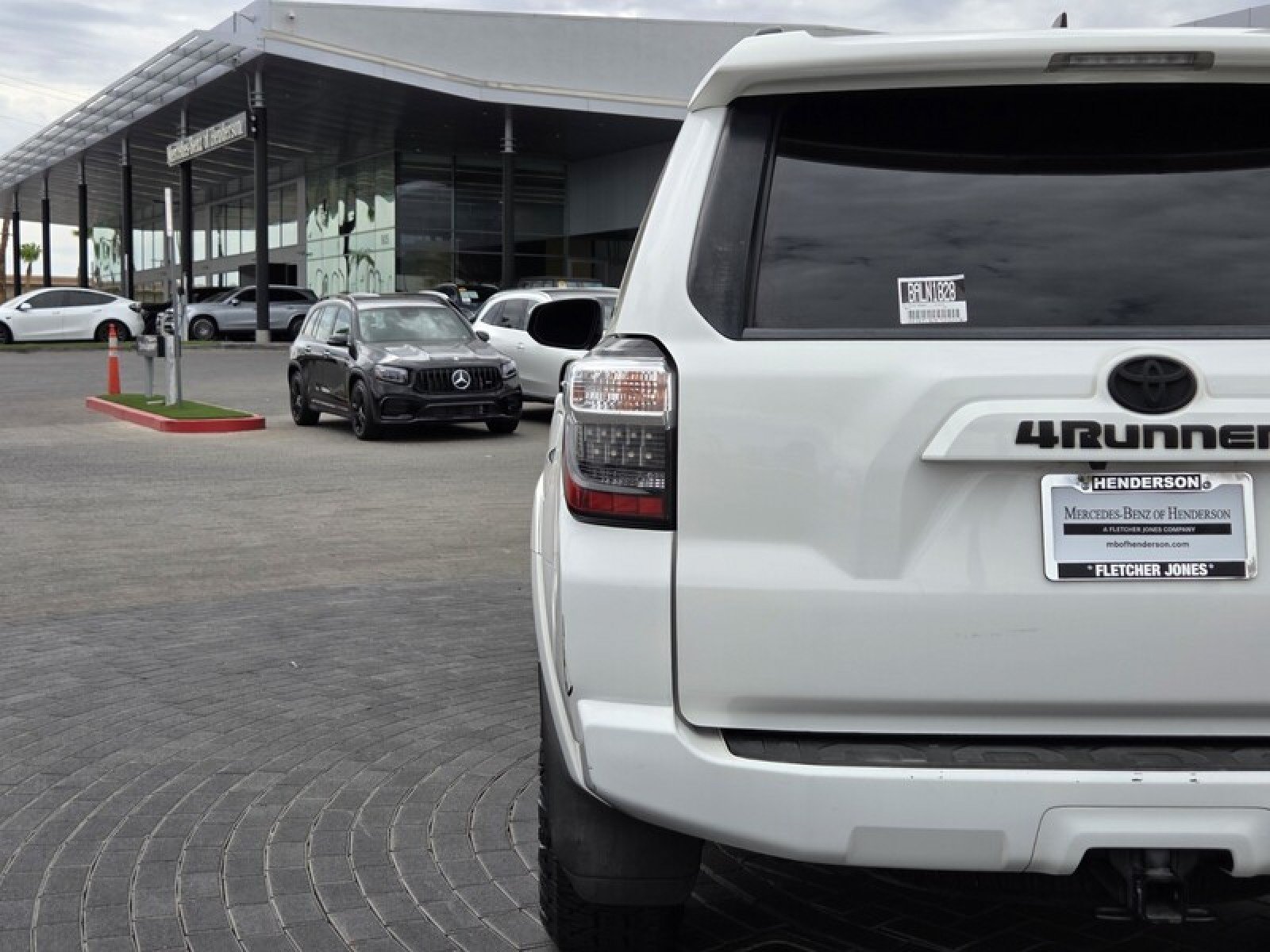 Used 2020 Toyota 4Runner SR5 AWD/4WD image 11