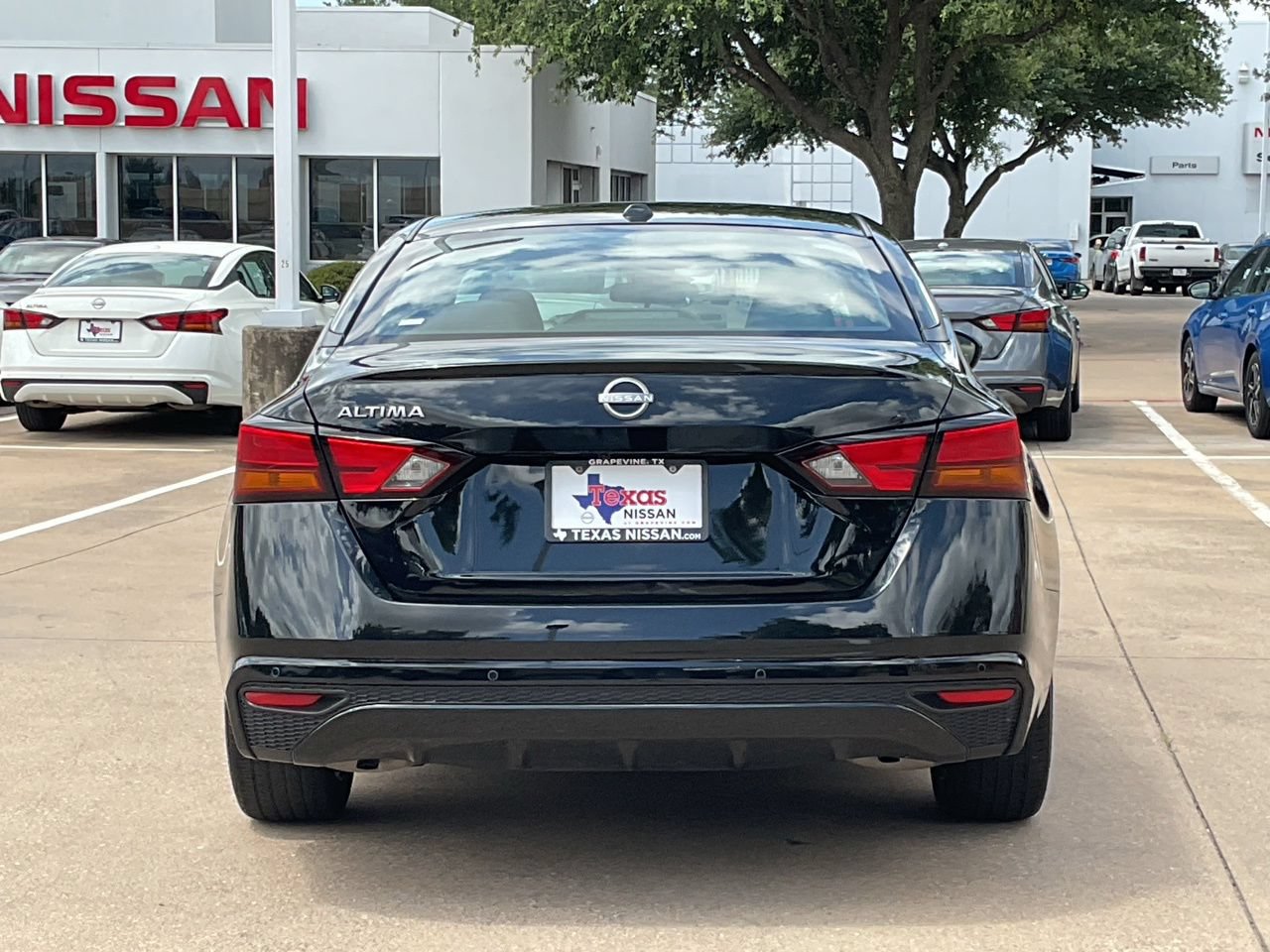 Used 2025 Nissan Altima 2.5 SV FWD image 5