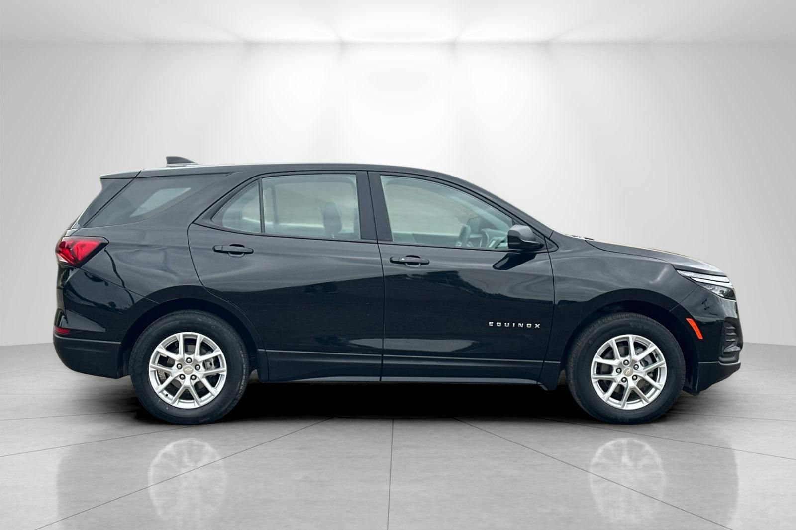 Used 2024 Chevrolet Equinox LS w/ LPO, Floor Liner Package FWD image 2