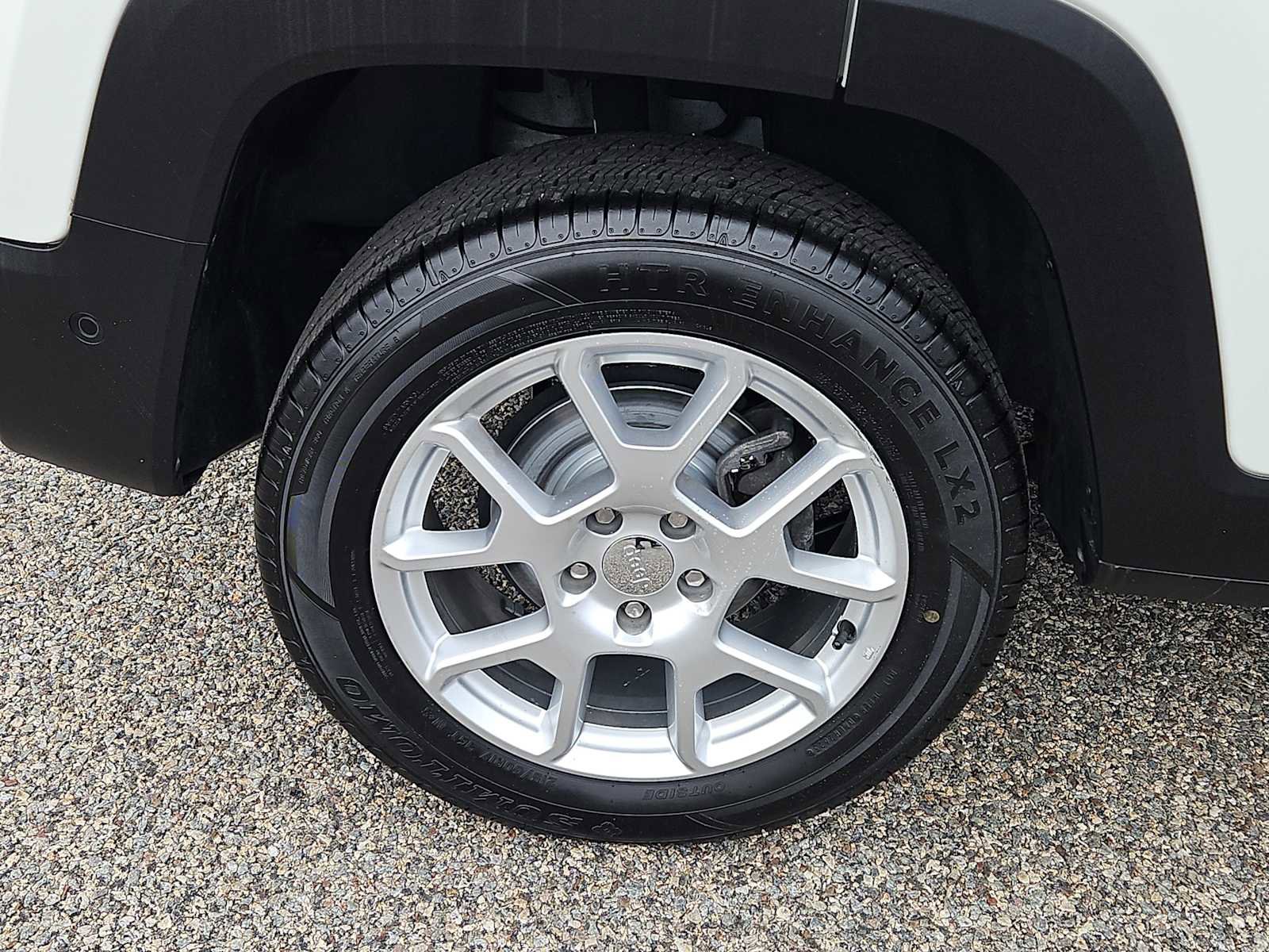 Used 2021 Jeep Renegade Latitude w/ Luxury Group I AWD/4WD image 9