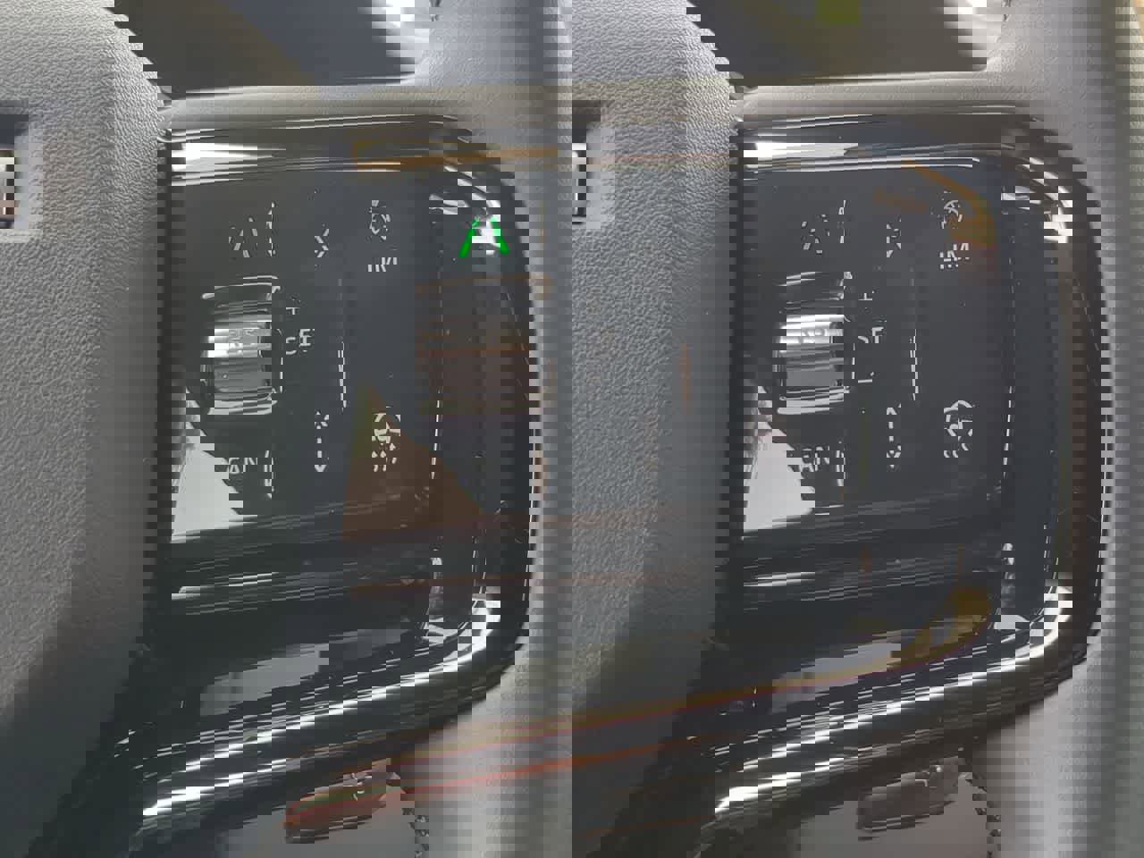 Certified 2025 Land Rover Range Rover Evoque Dynamic SE image 27