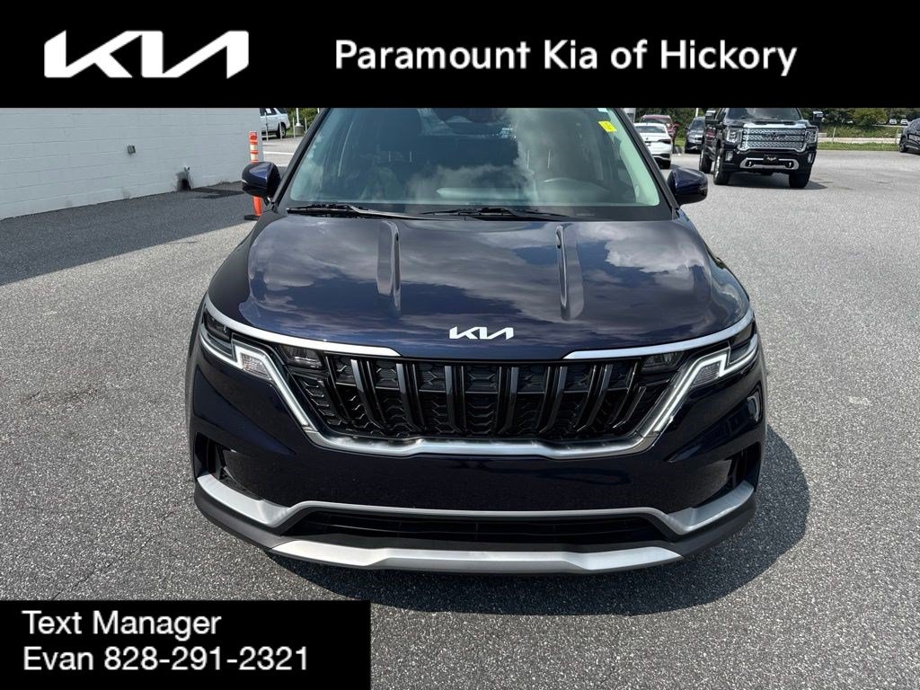 Used 2024 Kia Carnival LX FWD image 2
