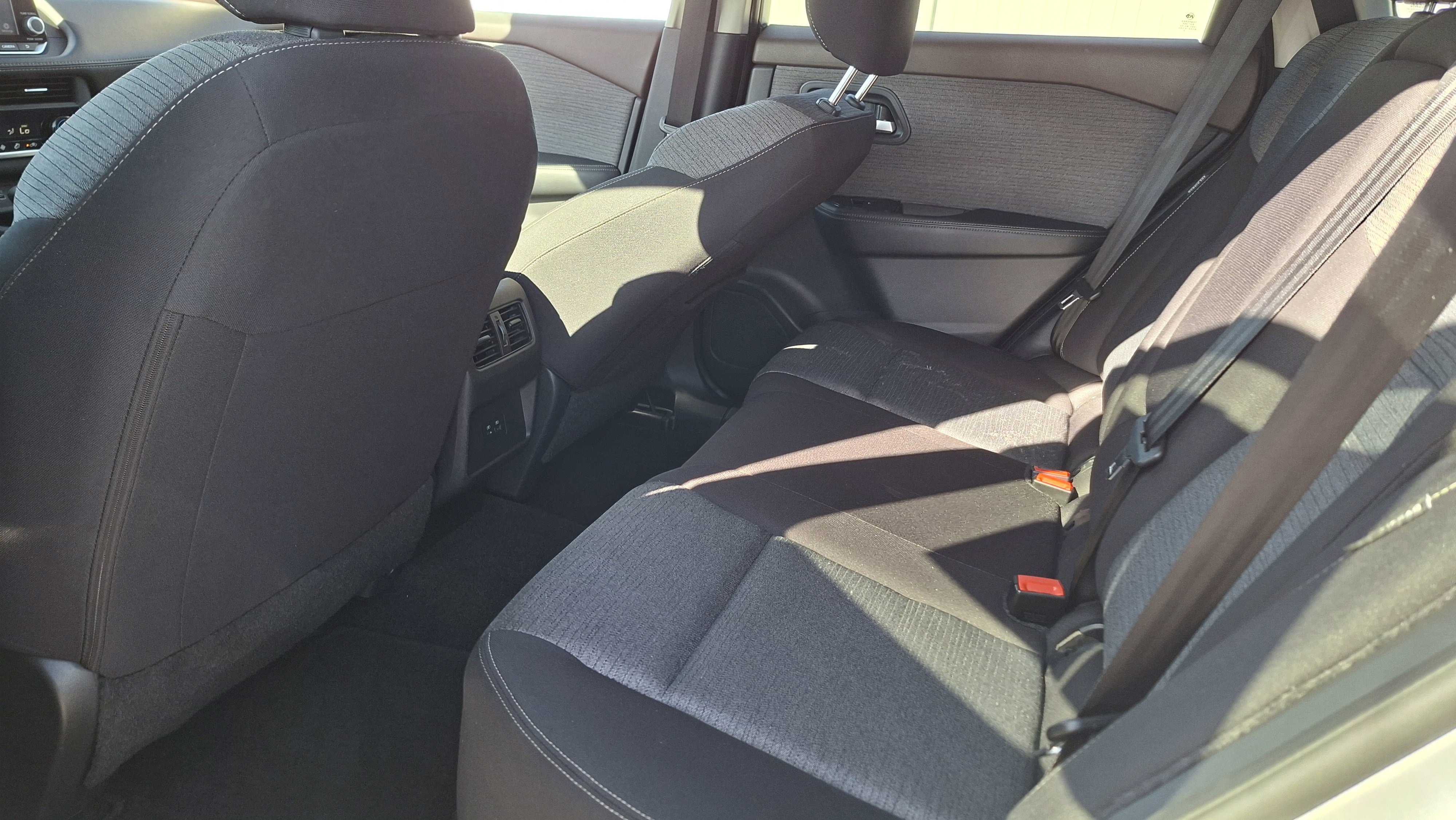 Used 2023 Nissan Rogue SV FWD image 19