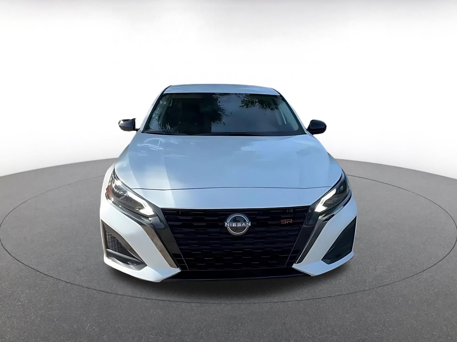 Used 2025 Nissan Altima 2.5 SR image 3