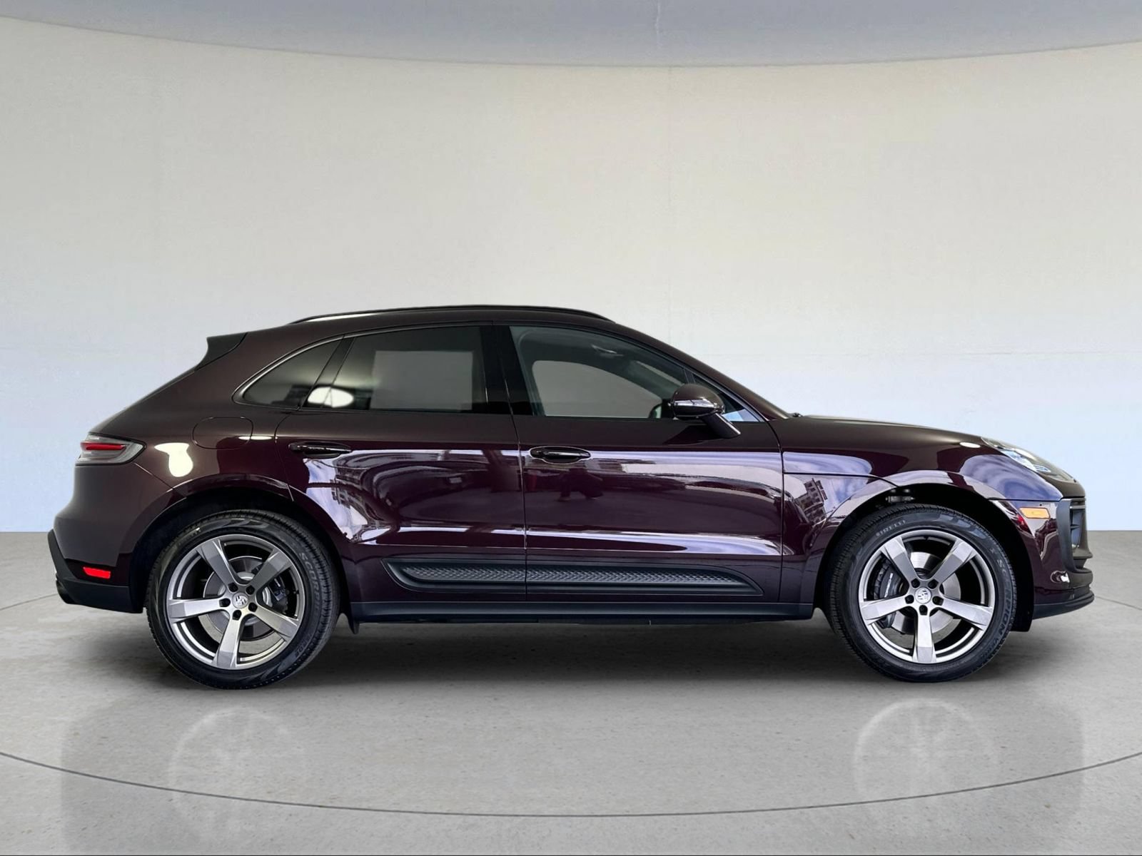 Certified 2026 Porsche Macan AWD/4WD image 9