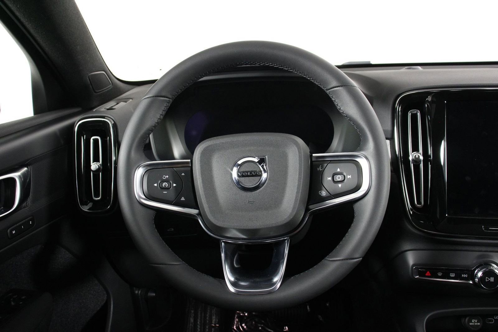 Used 2023 Volvo C40 P8 Recharge Plus AWD/4WD image 8