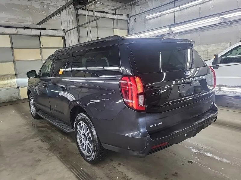Used 2025 Ford Expedition Max Active AWD/4WD image 4