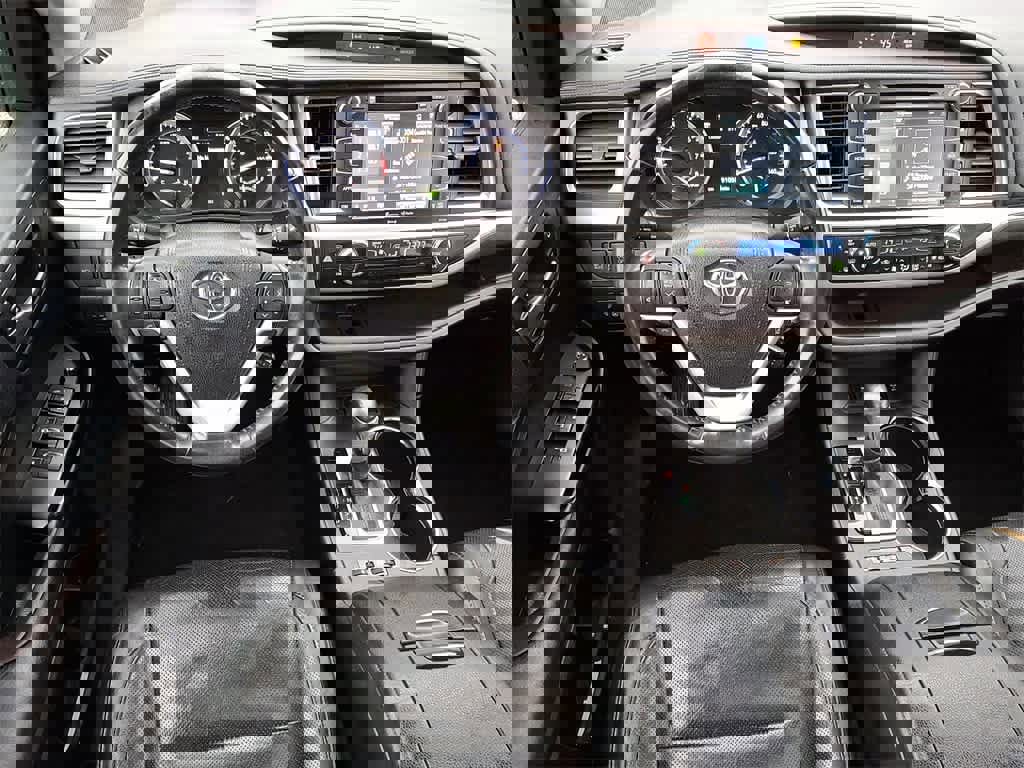 Used 2017 Toyota Highlander Limited Platinum image 12