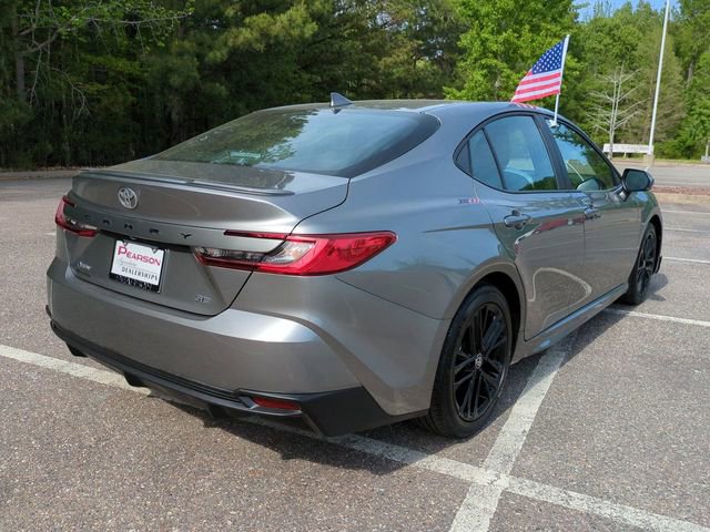 Used 2025 Toyota Camry SE w/ Convenience Package image 4
