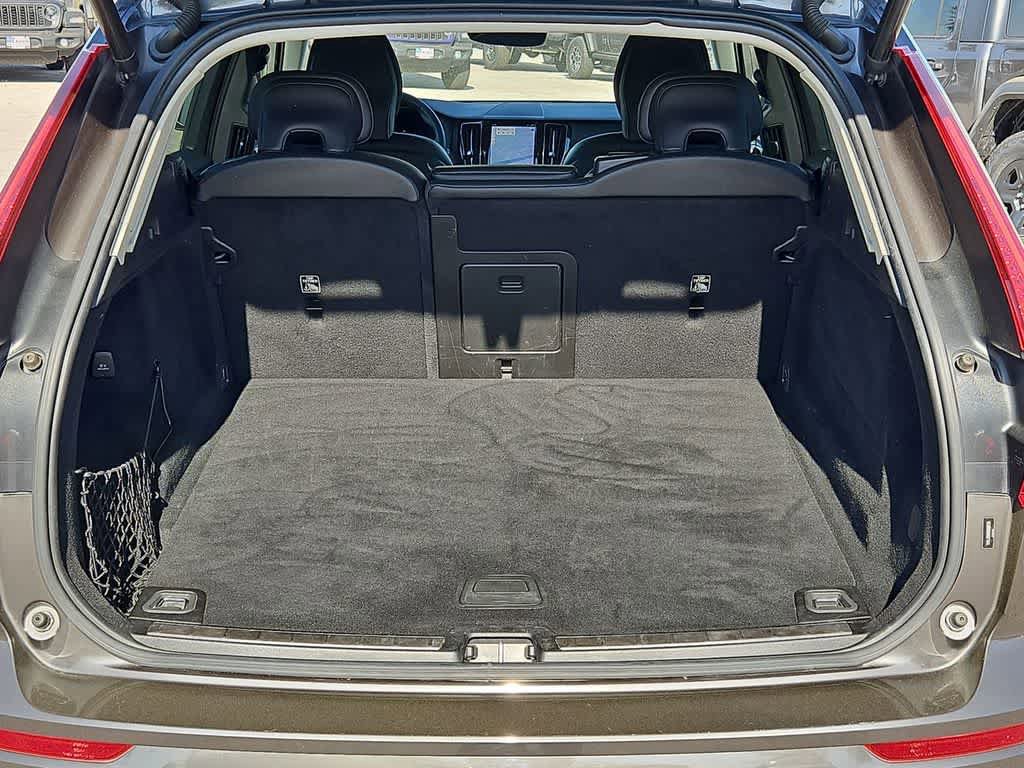 Used 2022 Volvo XC60 B5 Momentum AWD/4WD image 36