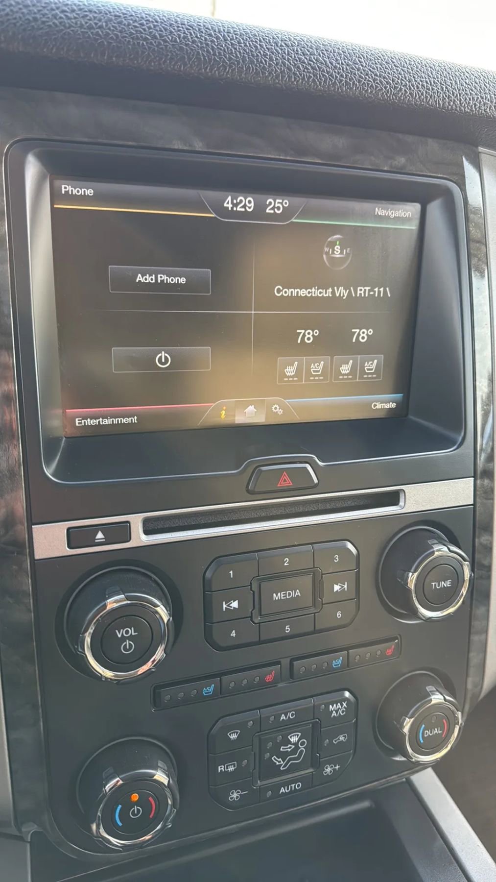 Used 2015 Ford Expedition Limited w/ Equipment Group 301A AWD/4WD image 18