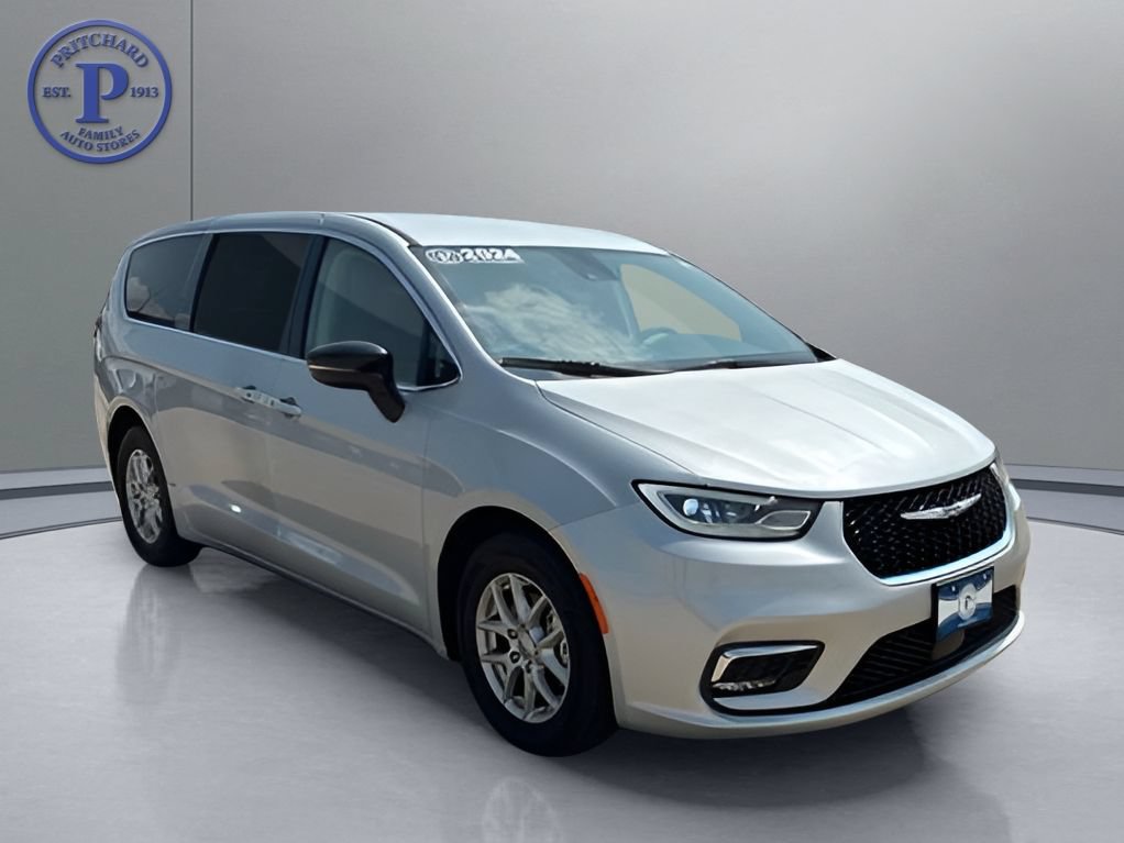 Used 2024 Chrysler Pacifica Touring-L