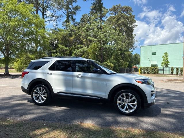 Used 2022 Ford Explorer Platinum w/ Equipment Group 601A AWD/4WD image 2