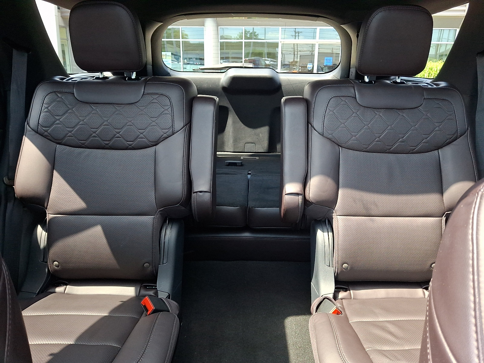 Certified 2025 Ford Explorer Platinum w/ LUX Leather Package AWD/4WD image 18