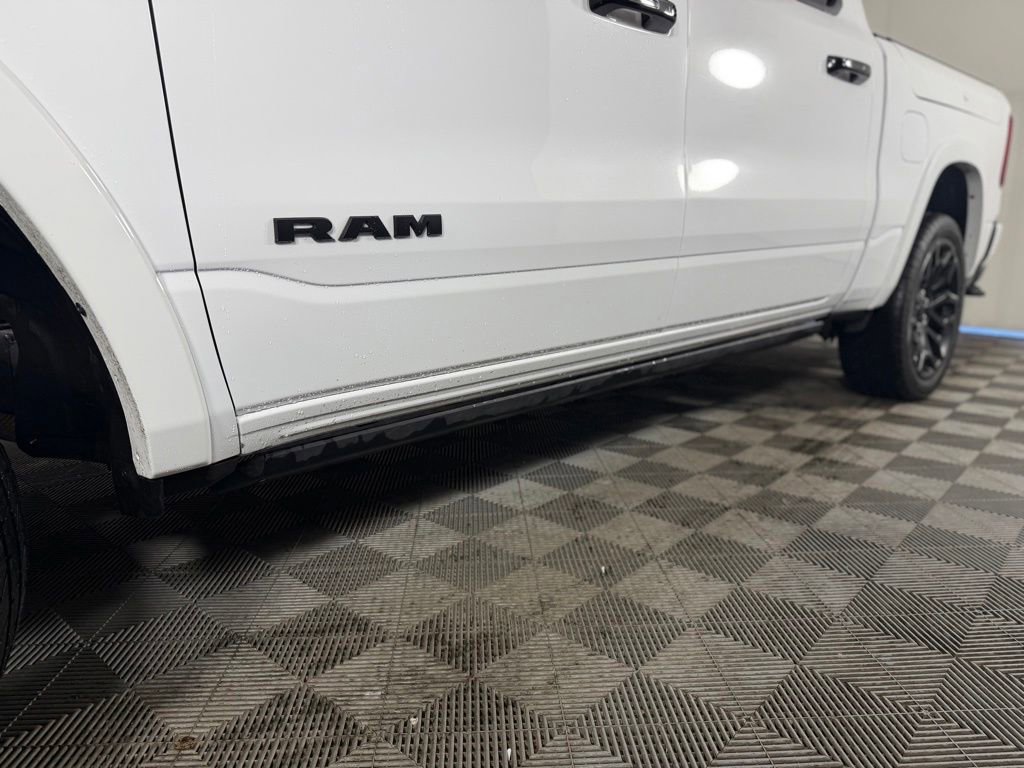 Used 2025 RAM 1500 Limited AWD/4WD image 17