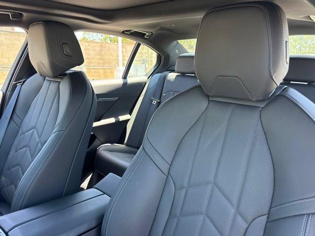 Used 2026 BMW i5 eDrive40 w/ Premium Package RWD image 22