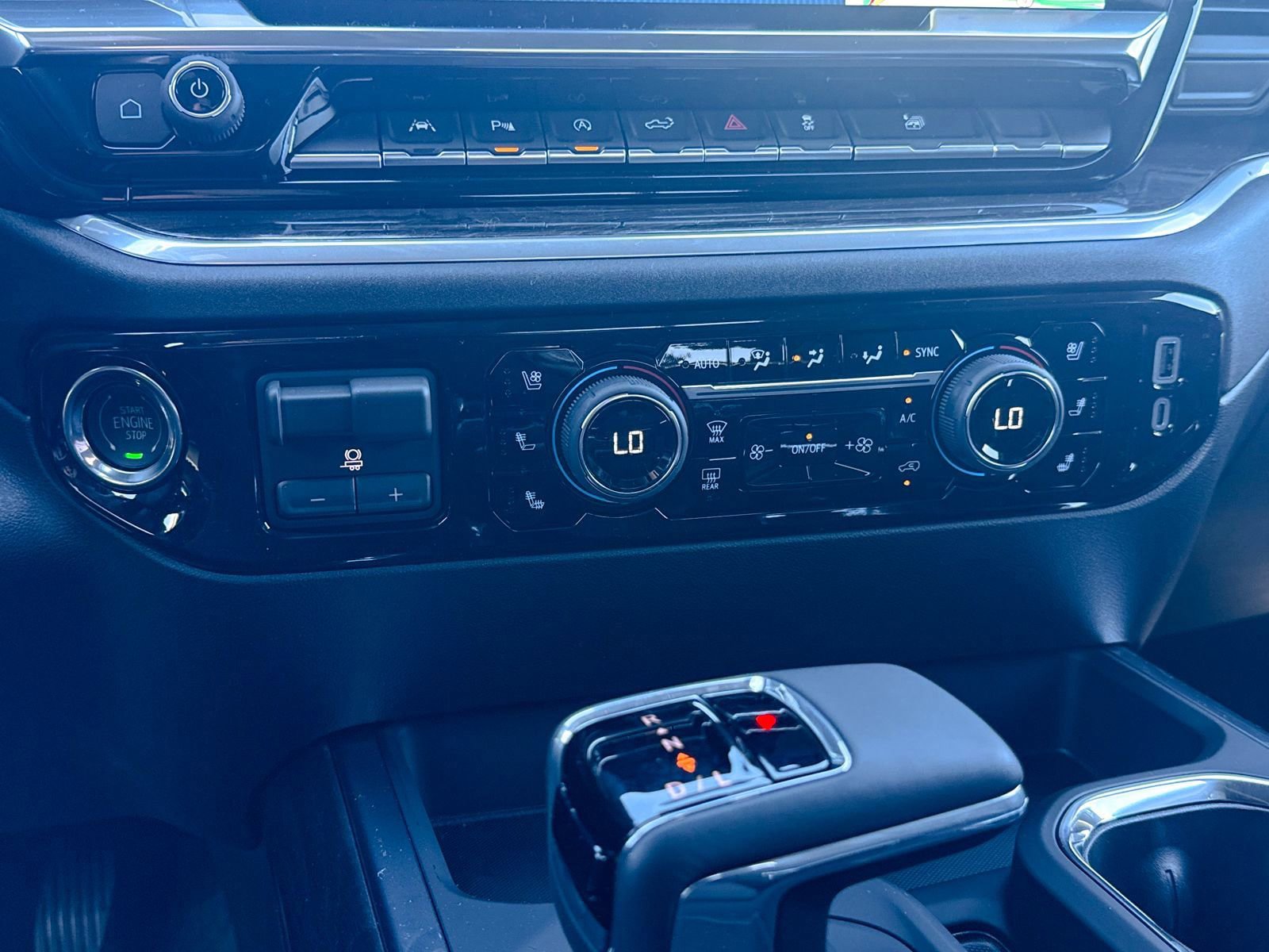 New 2026 Chevrolet Silverado 1500 LTZ w/ LTZ Premium Package AWD/4WD image 32