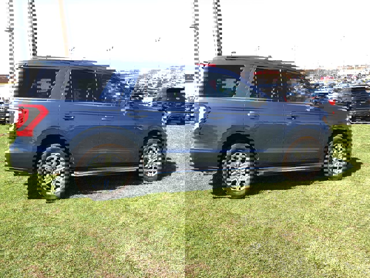 Used 2020 Ford Expedition XLT w/ Equipment Group 202A image 6