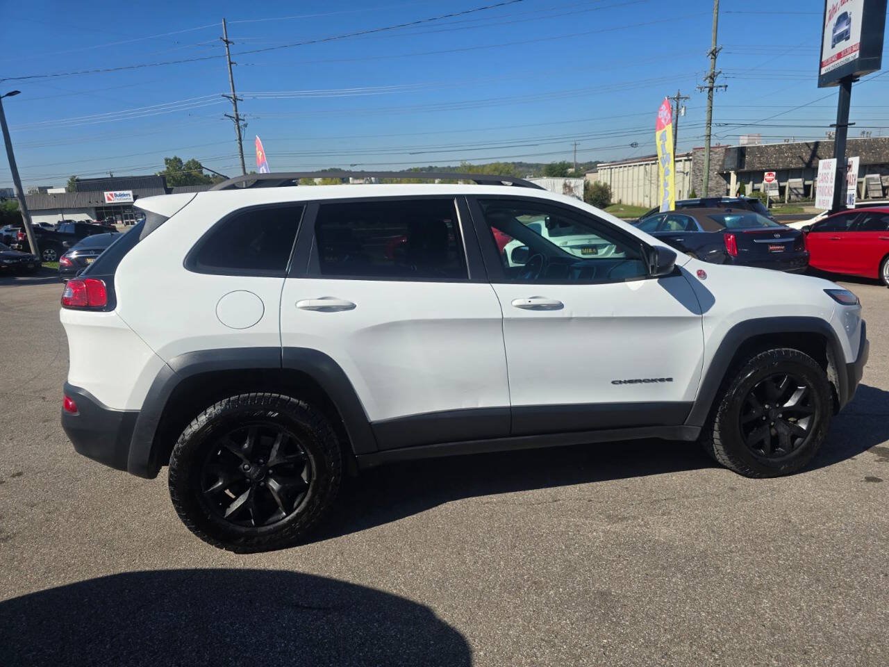 Used 2016 Jeep Cherokee Trailhawk w/ Comfort/Convenience Group AWD/4WD image 7