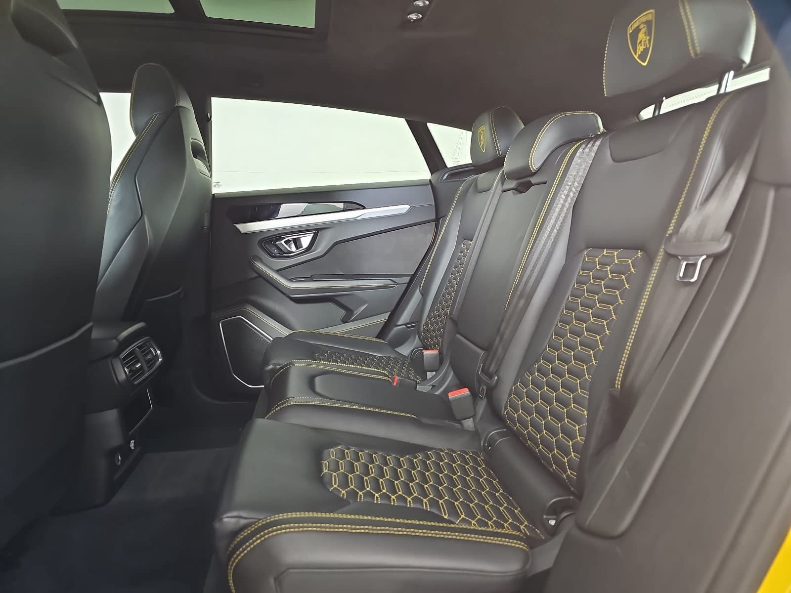 Used 2020 Lamborghini Urus AWD/4WD image 13