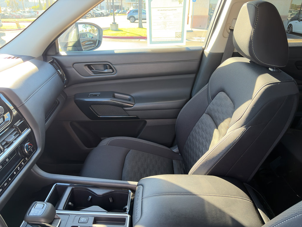 Used 2024 Nissan Pathfinder SV image 16