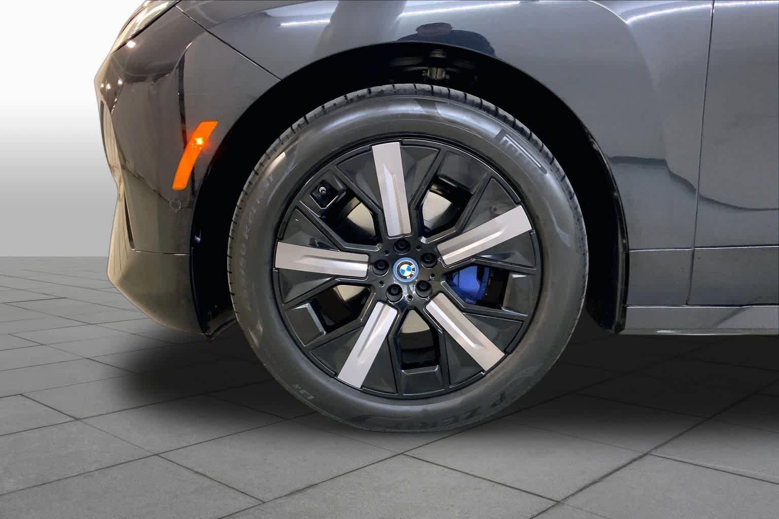 Used 2024 BMW iX xDrive50 w/ Sport Package AWD/4WD image 10