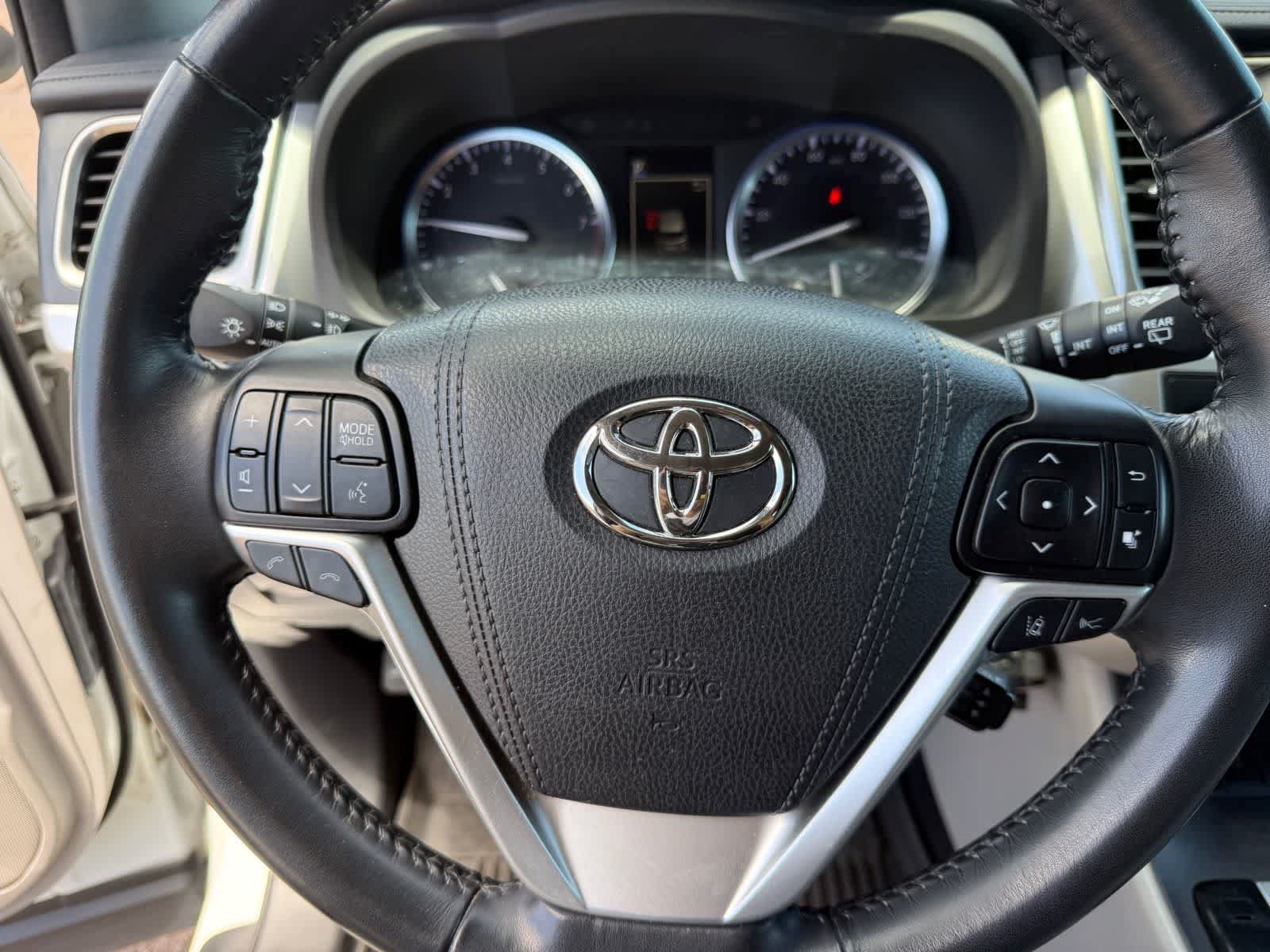 Used 2017 Toyota Highlander XLE AWD/4WD image 21