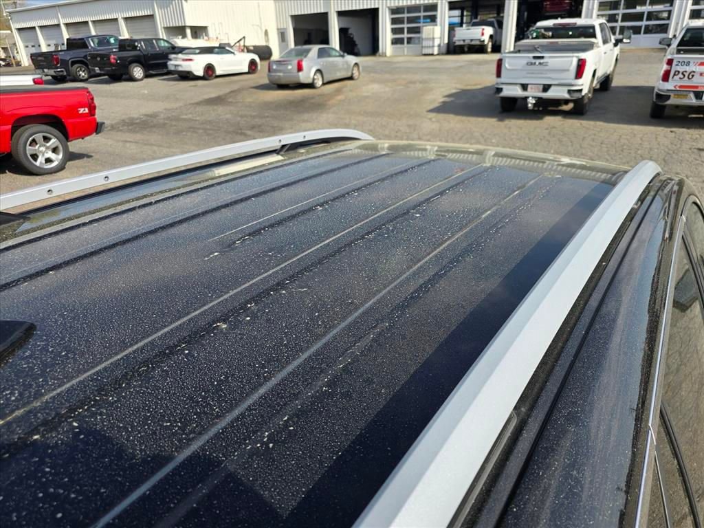 Used 2023 GMC Terrain SLT image 16