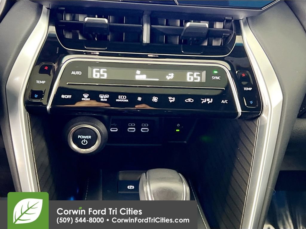 Used 2024 Toyota Venza Nightshade AWD/4WD image 9