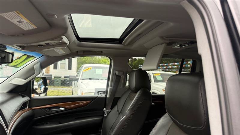 Used 2016 Cadillac Escalade ESV Luxury AWD/4WD image 29