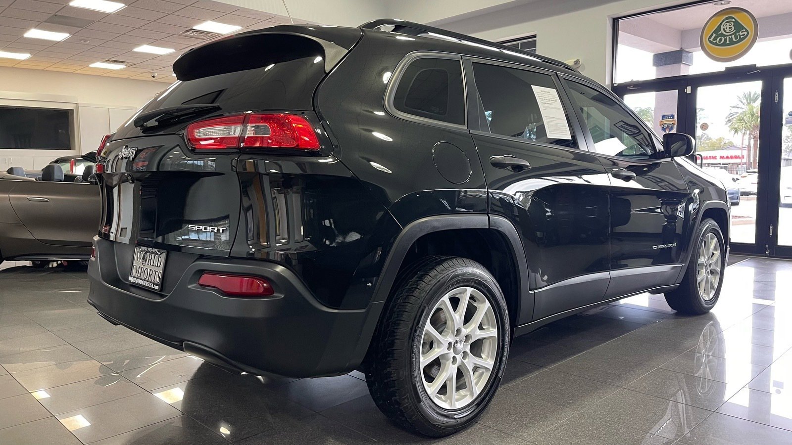 Used 2015 Jeep Cherokee Sport w/ Sport Appearance Group FWD image 5