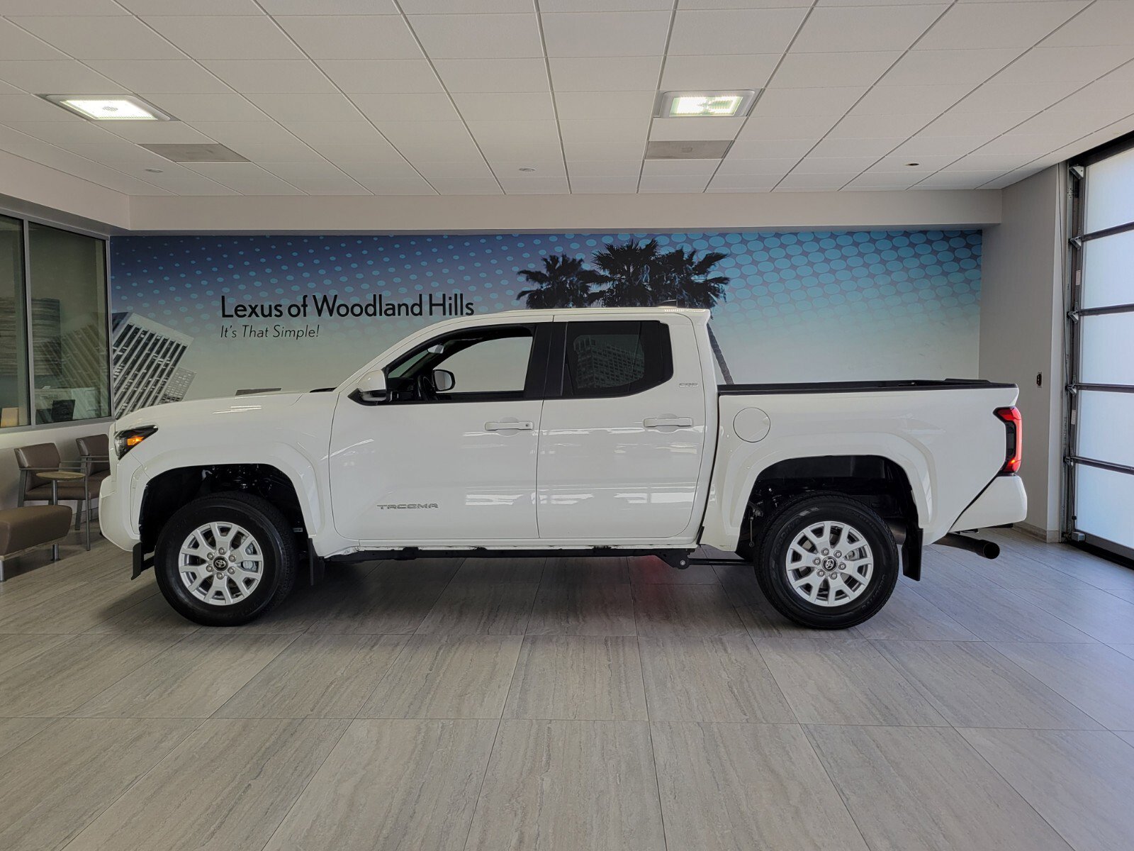 Used 2024 Toyota Tacoma SR5 AWD/4WD image 2