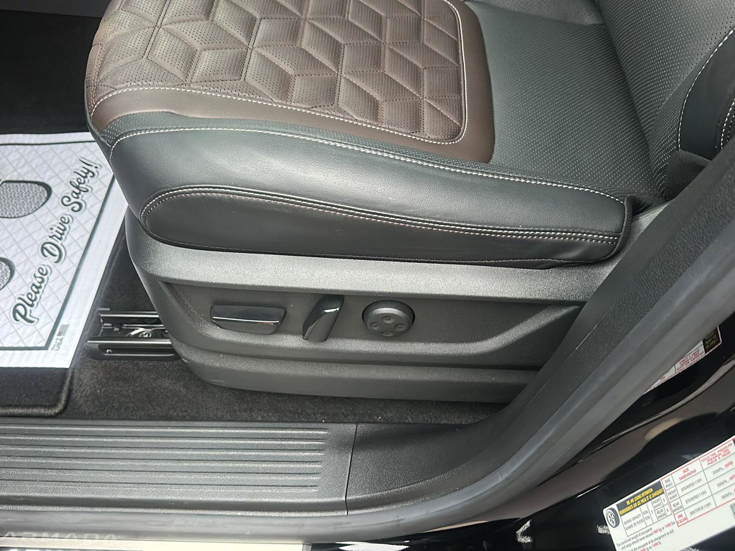 Used 2025 Nissan Armada Platinum w/ Convenience Package AWD/4WD image 28