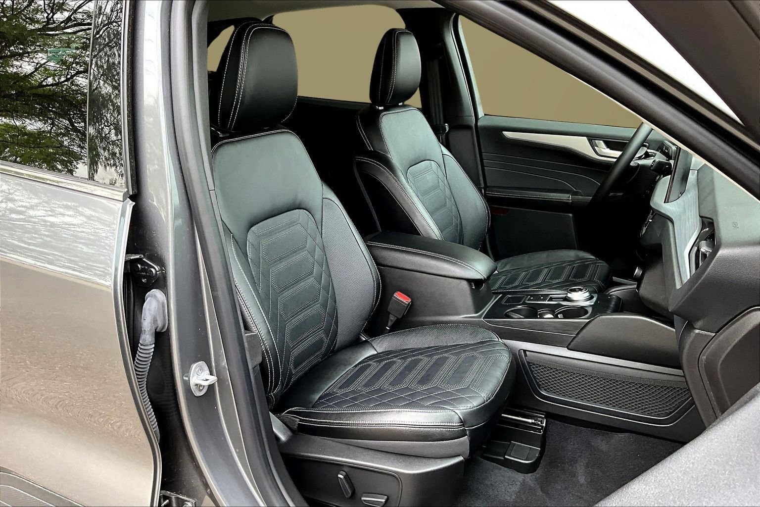 Used 2023 Ford Escape SE w/ PHEV Premium Package image 7