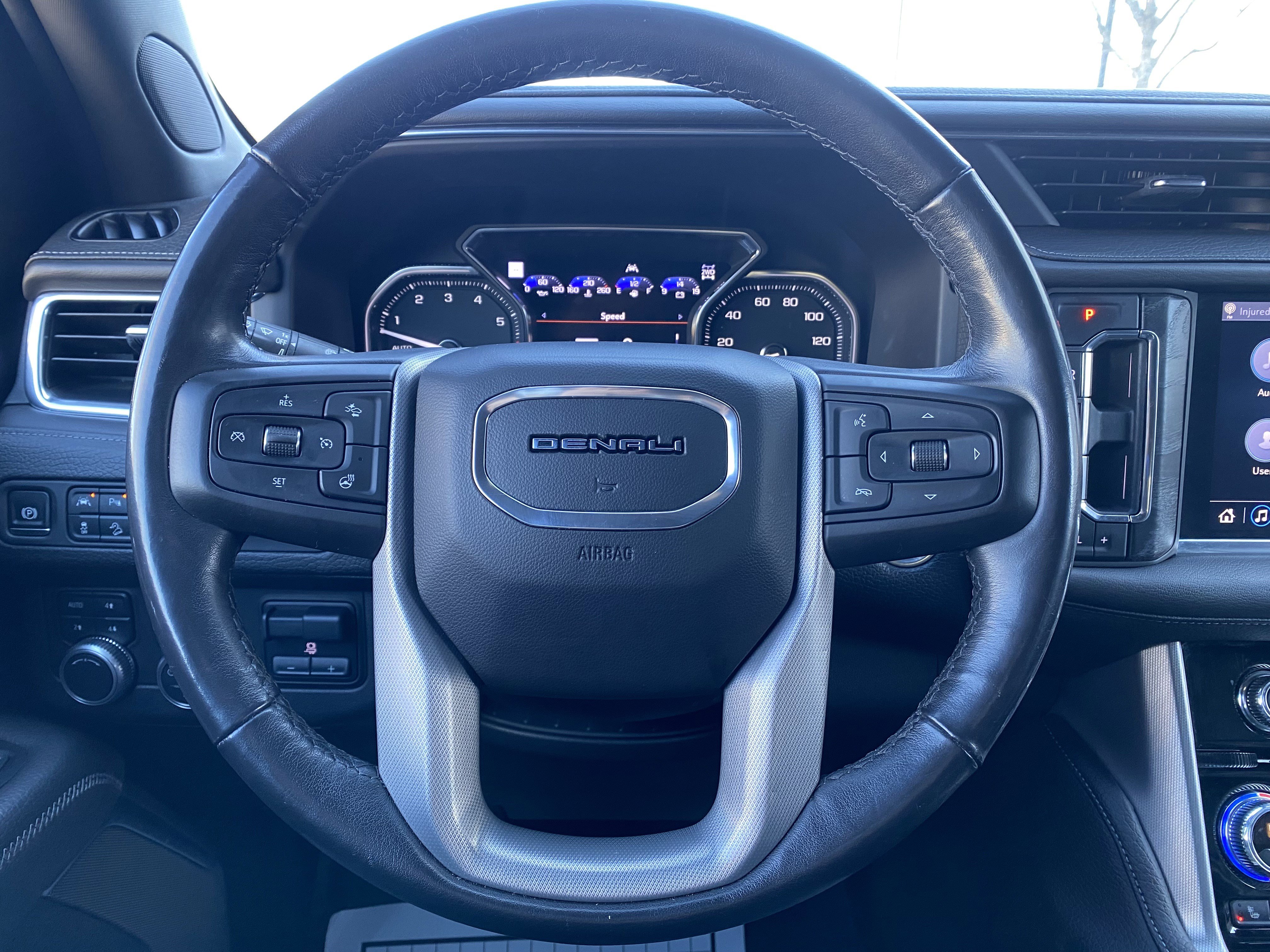Used 2021 GMC Yukon Denali w/ Denali Premium Package image 19